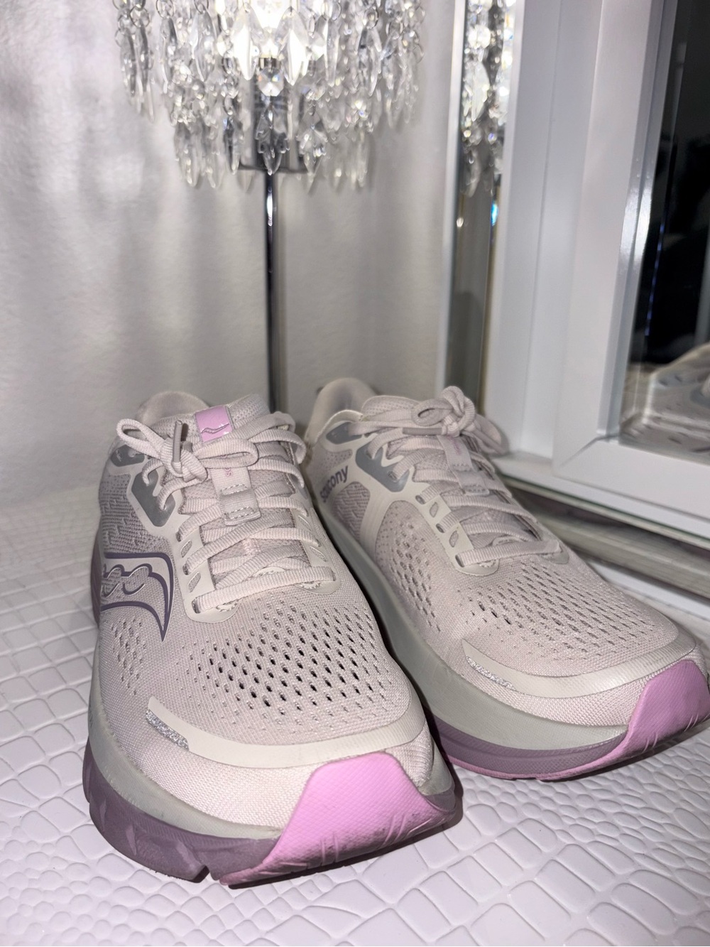 Saucony Women’s Size 10 Running Shoes - Picture 3 of 6